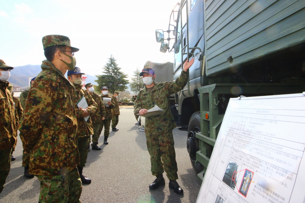 改善提案を旅団長に発表