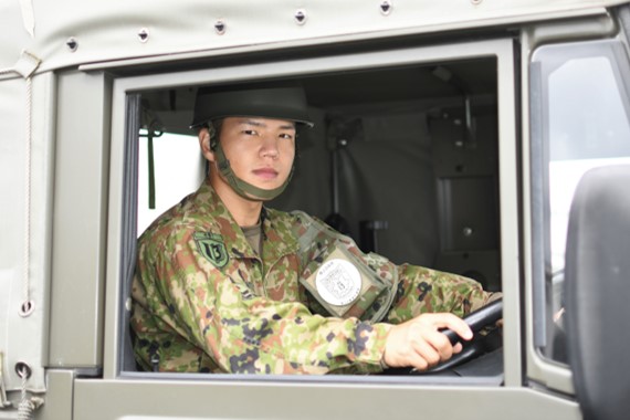 屋上自衛隊 自衛隊 グッズ いずも かが ヘリコプター搭載護衛艦 海自 ロンT 大きい