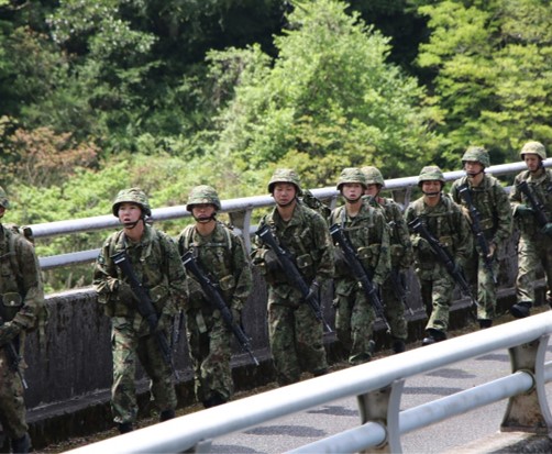 １０ｋｍ徒歩行進訓練（山口駐屯地）