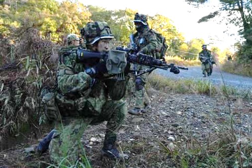 攻撃前進(第46普通科連隊)