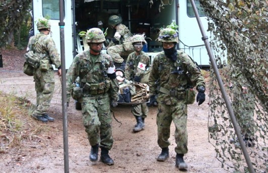 衛生隊による負傷者救護(第13後方支援隊)