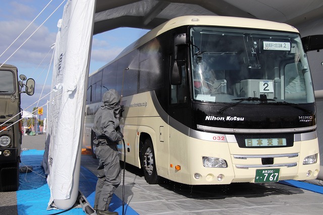 汚染車両の除染作業