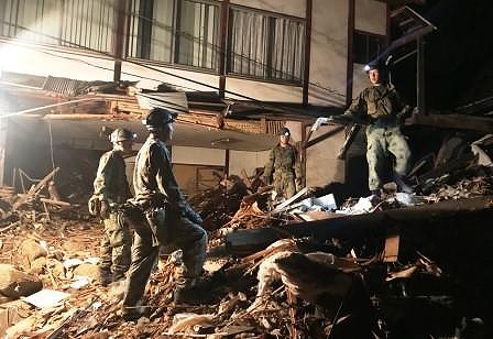 被災現場での捜索(呉市)