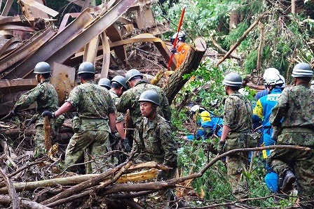 人命救助のための道路啓開(広島市)