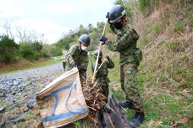 幹線道路等側溝整備(第13高射特科中隊)