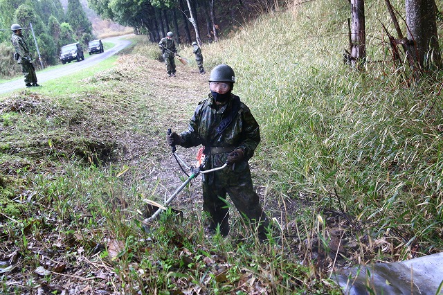 幹線道路等側溝整備(第13偵察隊)