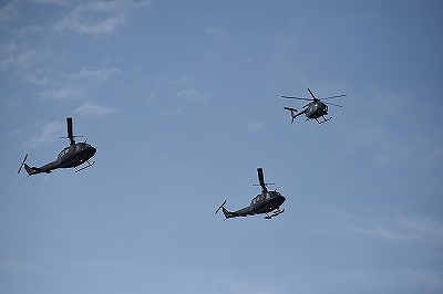 UH-1Jと編隊飛行