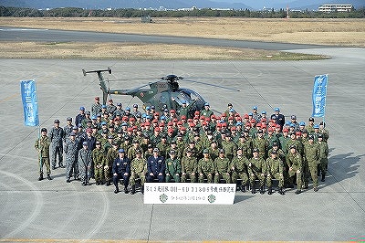航空自衛隊防府北基地の隊員との記念撮影