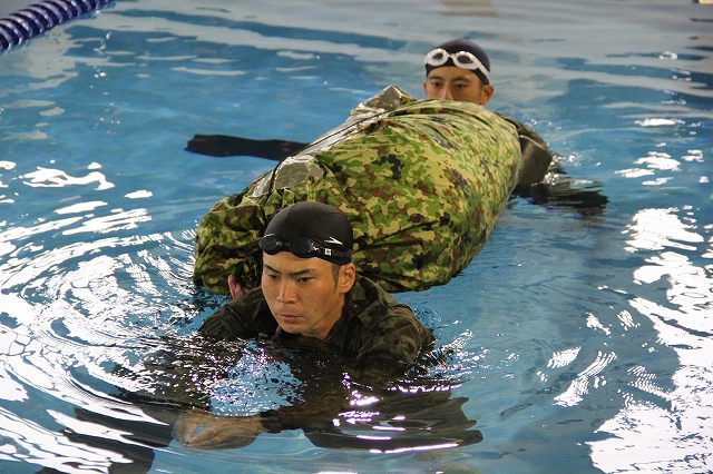 水路潜入訓練