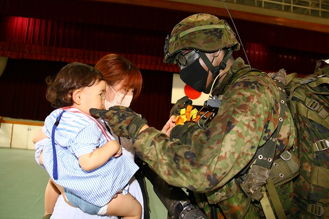 陸上自衛隊 第十二旅団 チャレンジ 陸上自衛隊で最も過酷…レンジャー訓練終えた水陸機動団員の帰還式