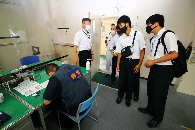 職場見学(第132地区警務隊)
