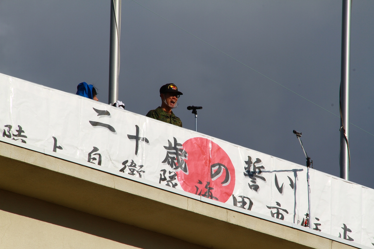 二十歳の誓いを叫ぶ隊員