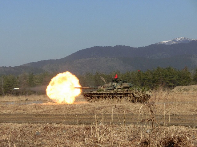 74式戦車の射撃