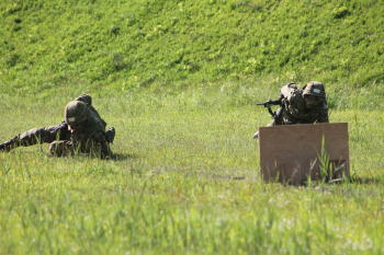 匍匐前進する兵士 (電池で動きます) 61HdnLeouTL._UF350,350_QL50_.jpg