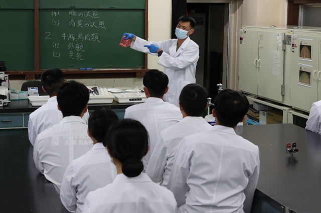 自衛隊衛生学校長チャレンジ GjLAKkdbkAAVBf7.jpg