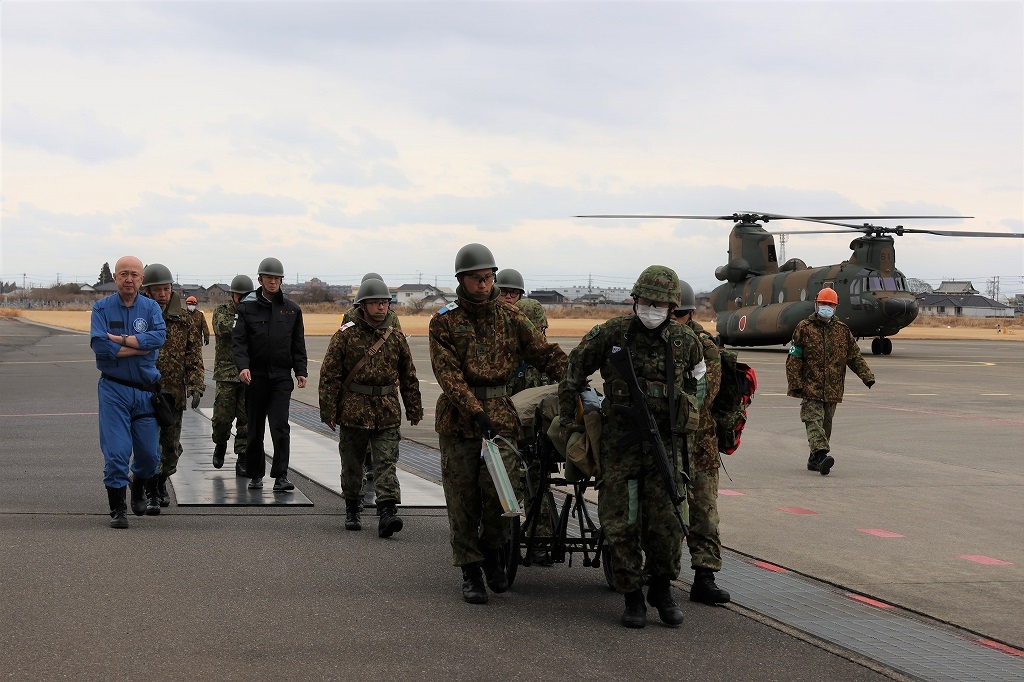 自衛隊衛生学校長チャレンジ JSDF] Combat training at the medical school. Life-saving
