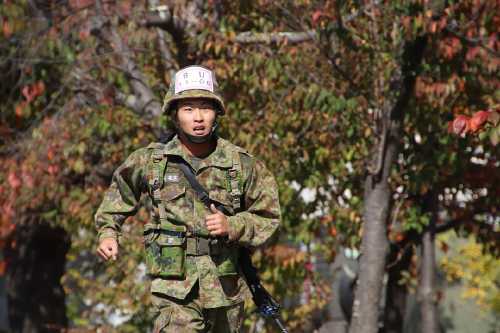 ゴール手前、力を振り絞る隊員