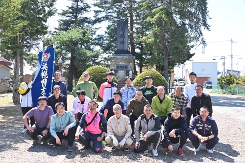 訓子府神社で記念写真