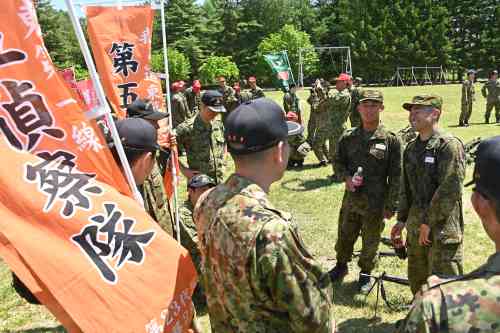 上司や同期との再会に涙を流す隊員も