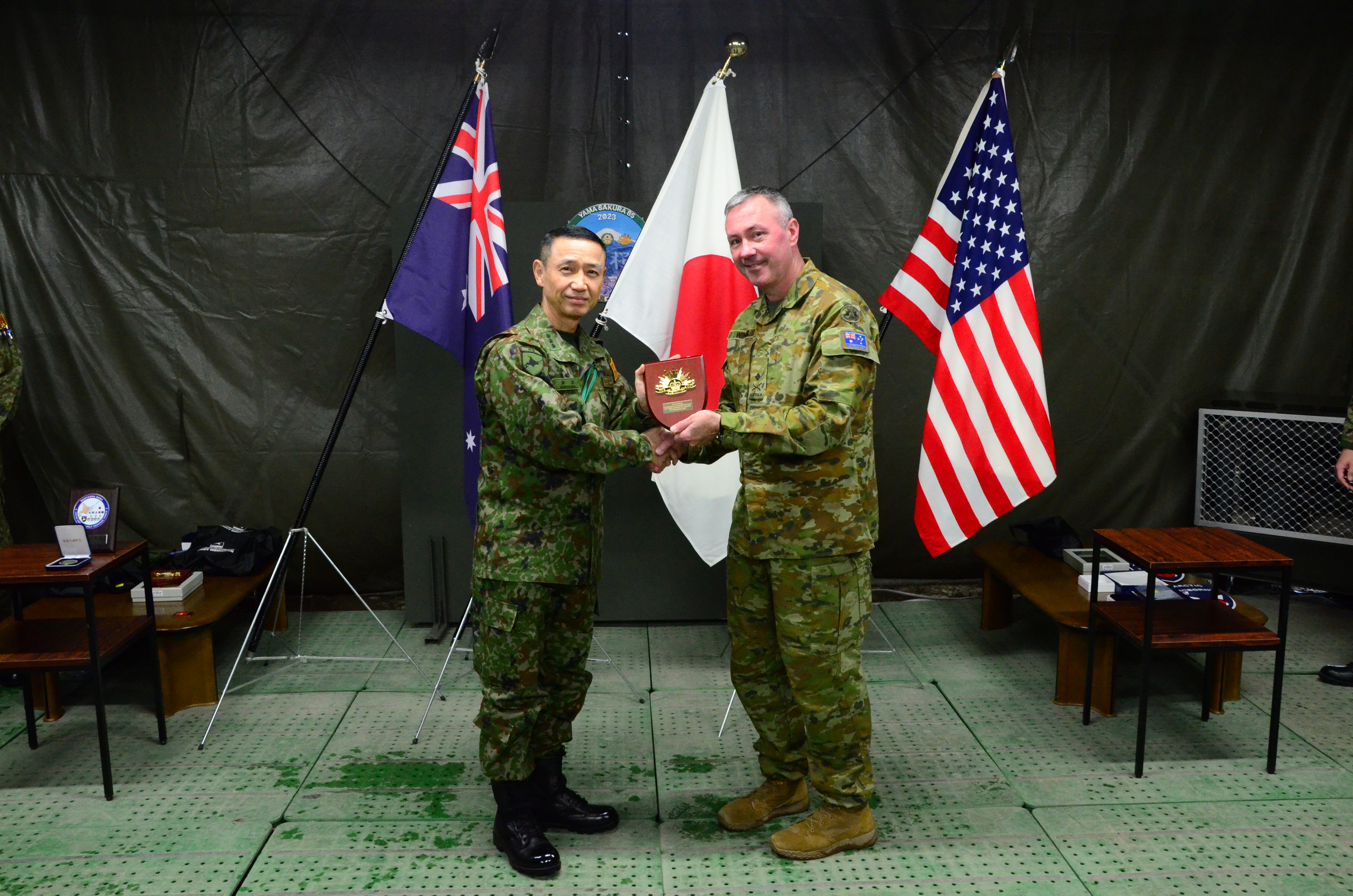 話題の人気 在日米軍HSC-12司令名前入り贈呈用の指揮官2023 吸い出し その他