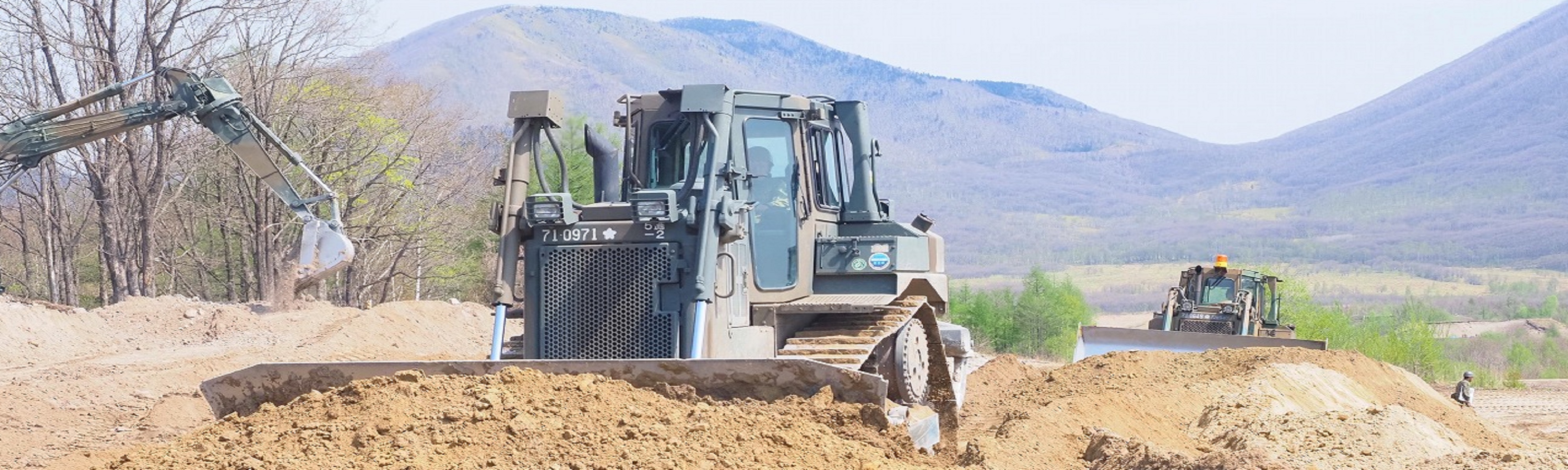 XZB8636○北海道 第7師団攻防演習 掩蔽されたる西軍重砲陣地 *