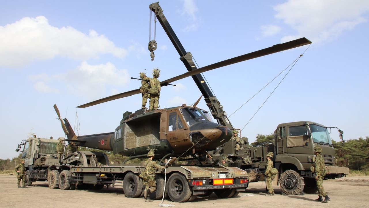 UH-1Jのトレーラー積載訓練