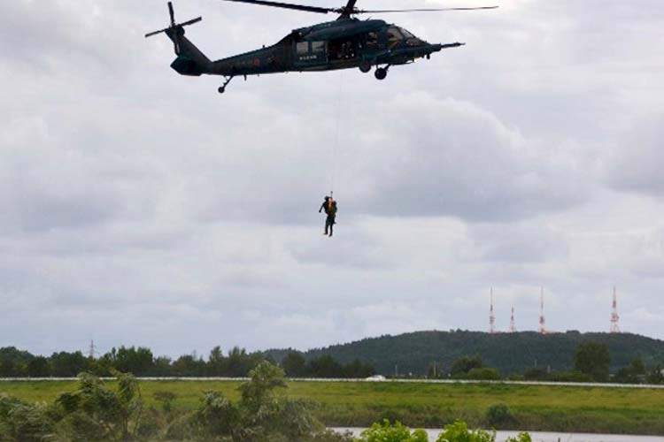 航空自衛隊（秋田救難隊）による人命救助訓練