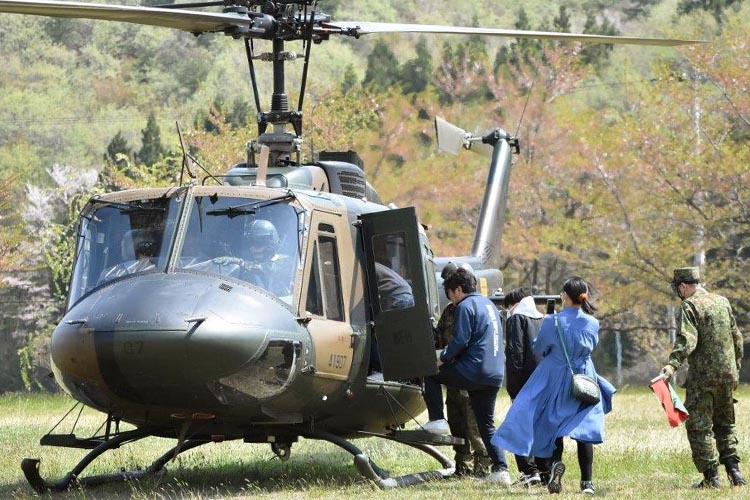 航空機（UH―1J）体験搭乗｜みちのくWeb - 陸上自衛隊東北方面隊