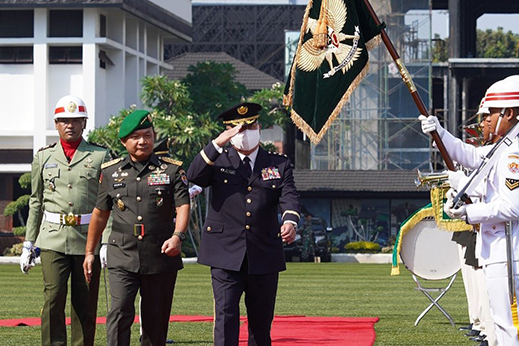 陸幕長の公式訪問インドネシア（尼国）について