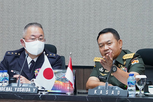 陸幕長の公式訪問インドネシア（尼国）について