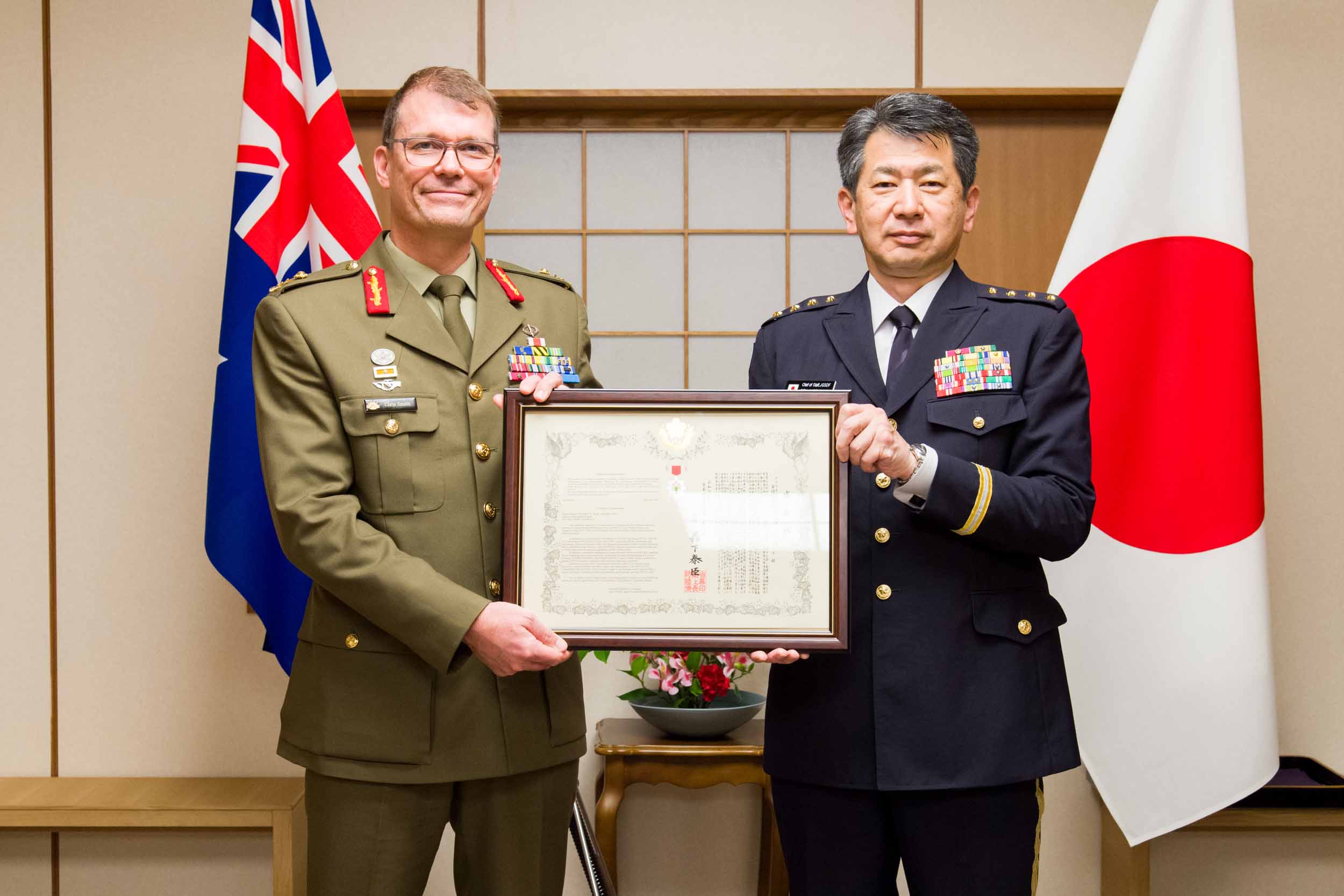 森下陸幕長とスミス豪陸軍副本部長との懇談 森下陸幕長とスミス豪陸軍副本部長との懇談