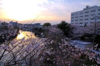 ����쉈���̒��Ԓn