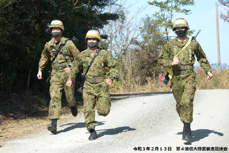 第１中隊　平川淳一２曹（中央）
