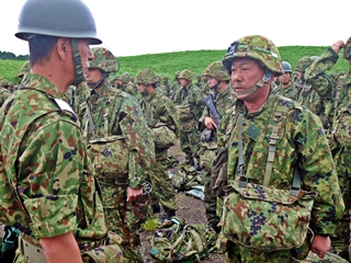 最先任上級曹長の紹介