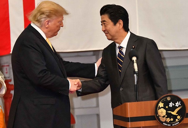 防衛省・自衛隊：安倍総理大臣夫妻とトランプ米国大統領夫妻による