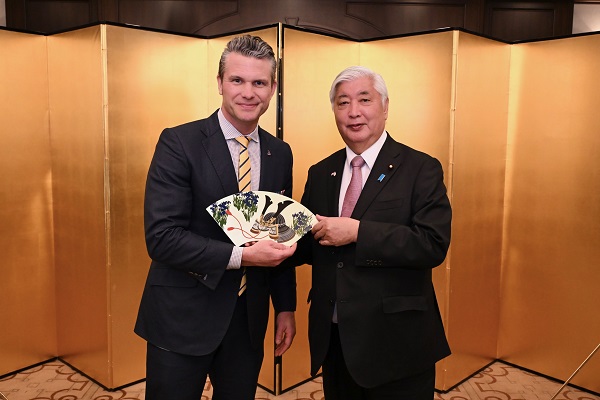日米防衛相昼食会