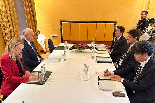 ジョアナＮＡＴＯ事務次長への表敬