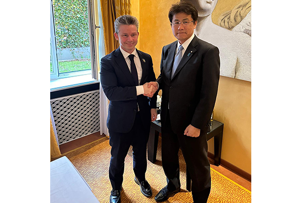 ヨンソン・スウェーデン国防大臣への表敬