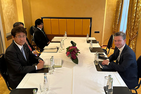ヨンソン・スウェーデン国防大臣への表敬