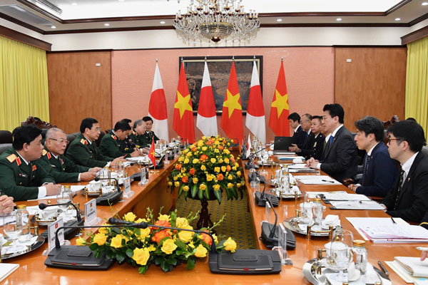 日越防衛相会談