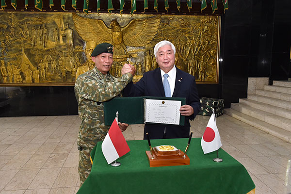 国防関連施設の視察