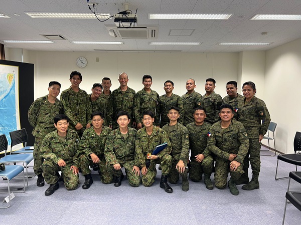 第１２普通科連隊隊員とフィリピン陸軍隊員の集合写真