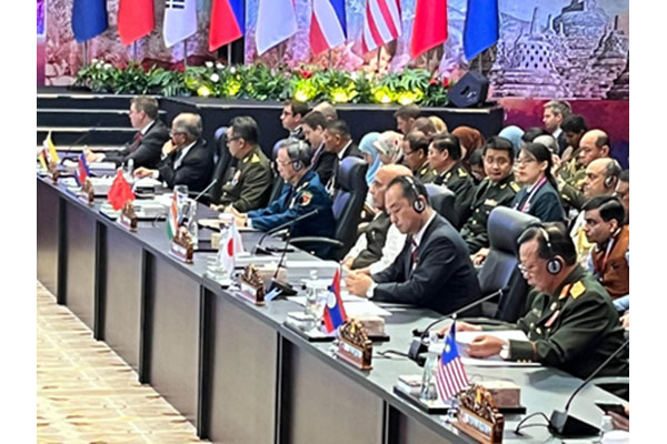 宮澤防衛副大臣による「第１０回拡大ＡＳＥＡＮ国防相会議」への出席について
