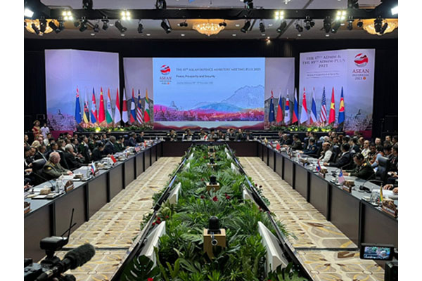 宮澤防衛副大臣による「第１０回拡大ＡＳＥＡＮ国防相会議」への出席について