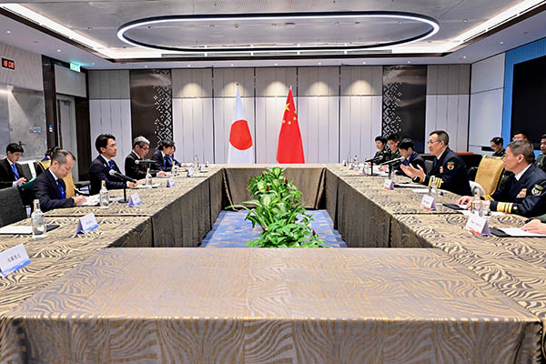 日中防衛相会談