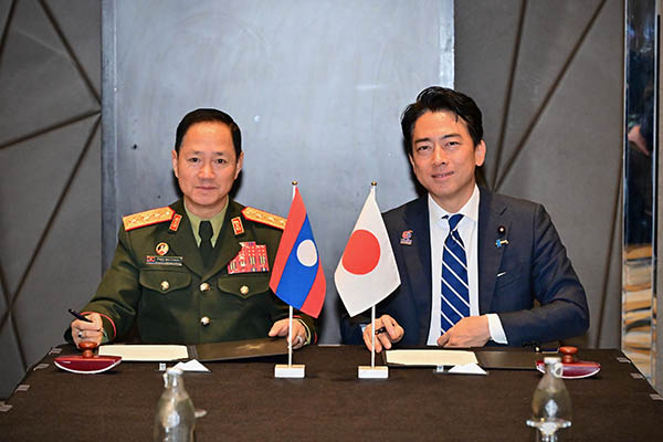 日ラオス防衛相会談
