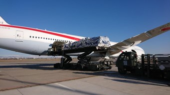 滑走路の航空機