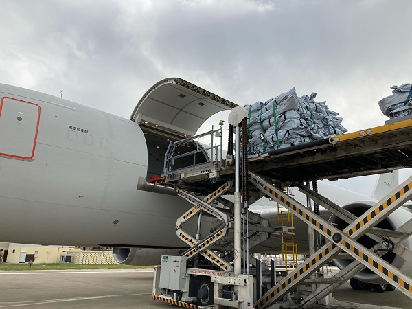 航空機からの荷下ろし