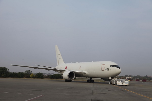 現地に到着した航空機の外観