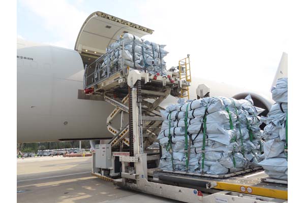 航空機からの荷下ろし